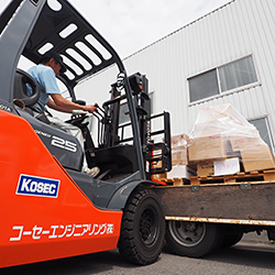 フォークリフト他車両4t、2tトラック